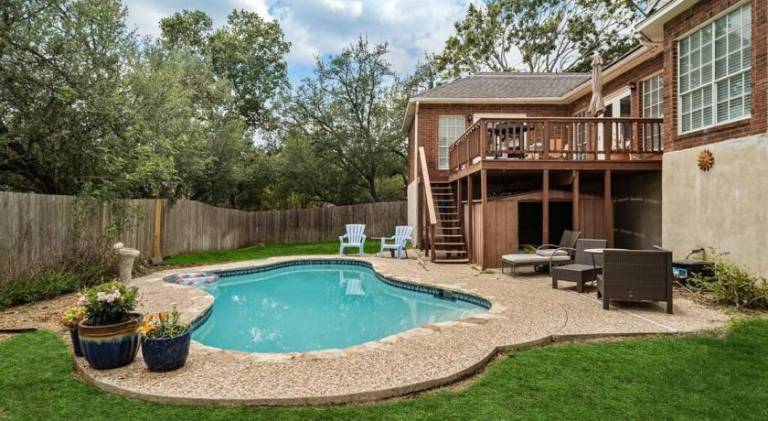 Vacation home with garden, barbecue & private pool in San Antonio, TX