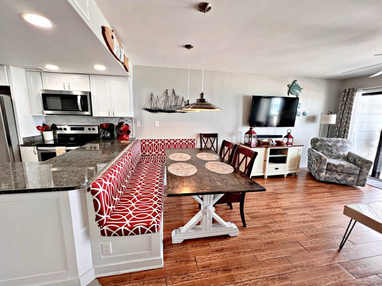 Condo with pool | Beach view — photo 4