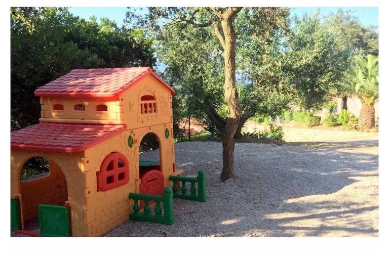 Lovely vacation home with yard, patio & BBQ | Beach nearby | Pets are welcome — photo 2