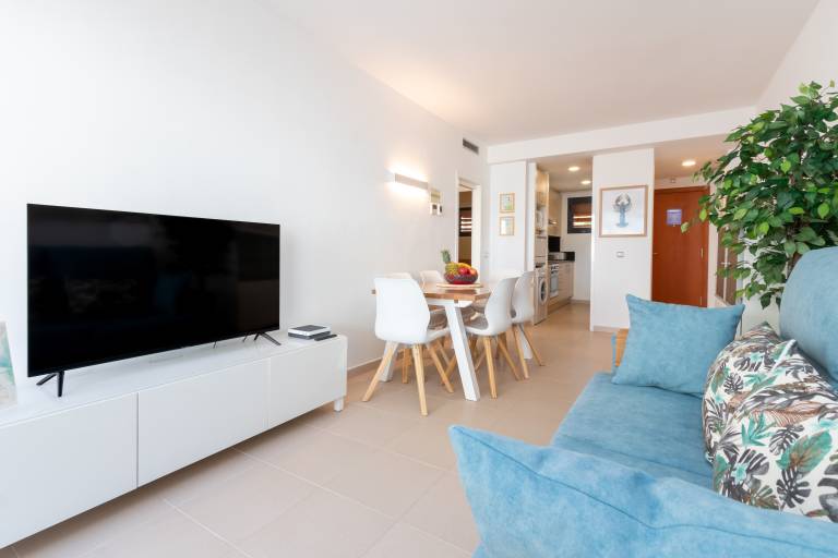 Fully equipped apartment with fast internet, pool & yard | Sea view | Beach nearby | Pet-friendly — photo 4