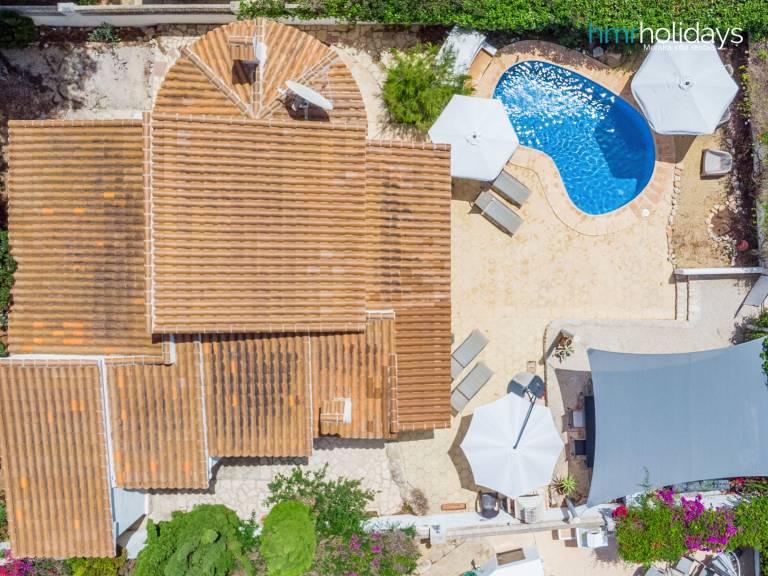 Villa with terrace, private pool & yard — photo 5