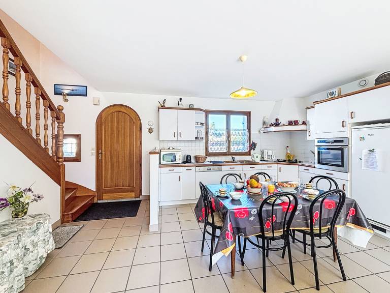 Beautiful vacation home with yard, terrace & barbecue | Close to the beach | Dogs allowed — photo 3