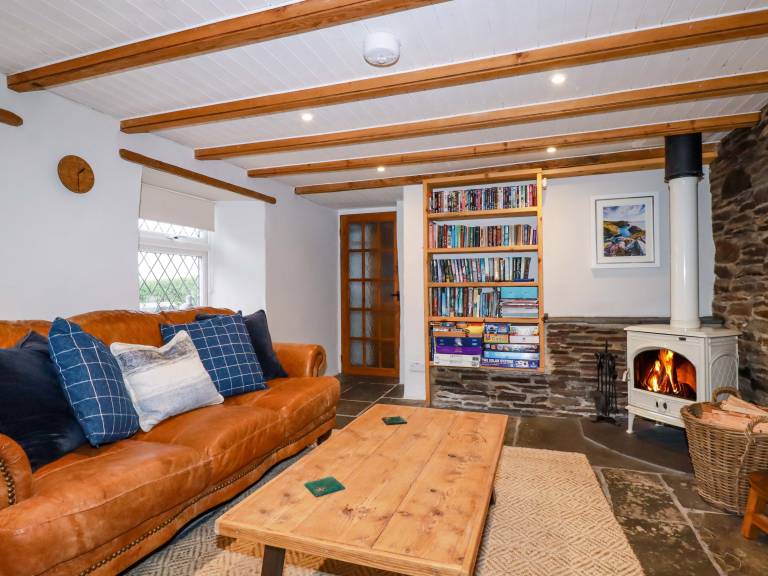 Family-friendly cottage with BBQ & yard | Beach view | Pets are welcome — photo 5