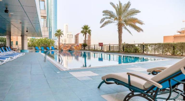 Rental apartment with hot tub, private pool & sauna in Dubai