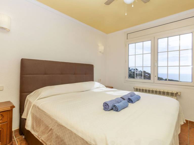 Child-friendly vacation home with patio, private pool & BBQ | Sea view | Perfect for remote work | Pets allowed — photo 5