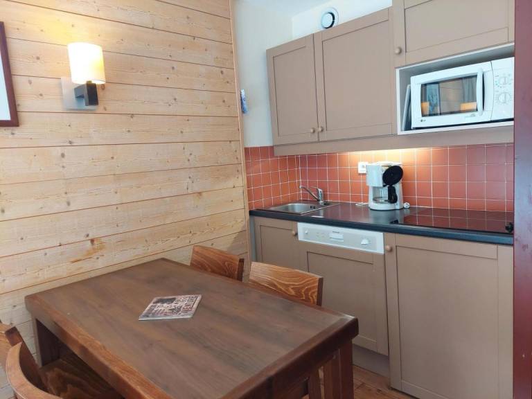 100m from resort center, 8th floor, view forest, balcony, tv, ski locker, 27m², Les Arcs — photo 4