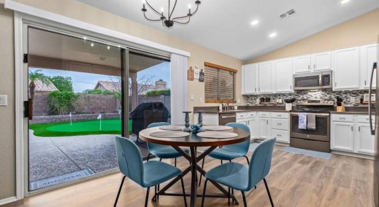 House with jacuzzi & pool — photo 5