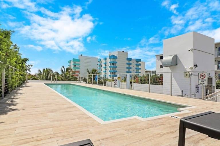 Hus  Mid-Beach