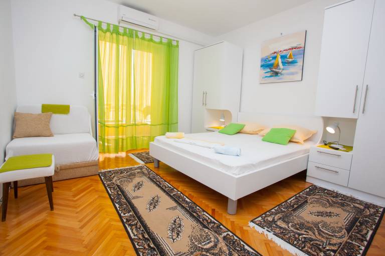 Studio flat with terrace Podgora, Makarska (AS-12816-b) in Tucepi