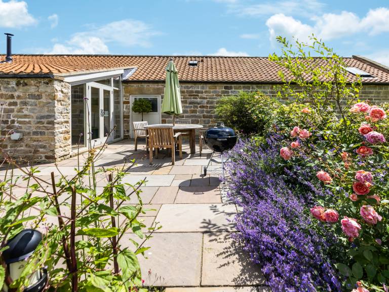 Family-friendly cottage with garden, barbecue & hot tub | Dogs allowed in Scarborough