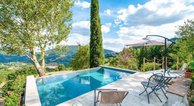 Farm with pool in Assisi