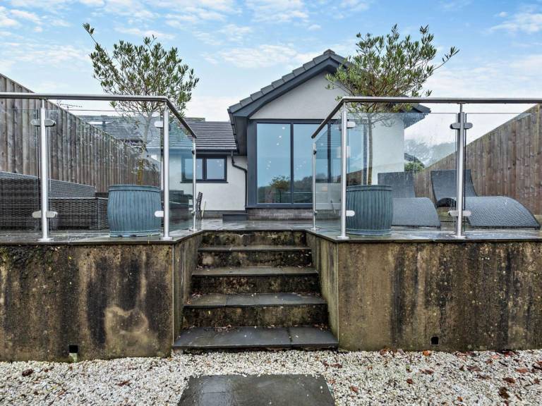 House with yard — photo 4