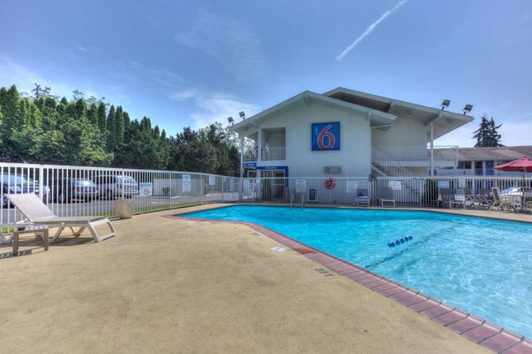 Motel 6 Tigard OR Portland South Lake Oswego