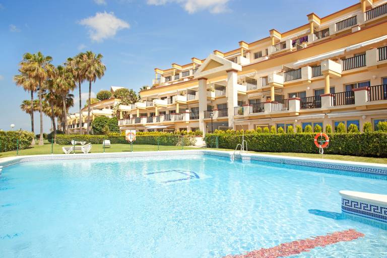 Beachside apartment in Elviria Romana Playa