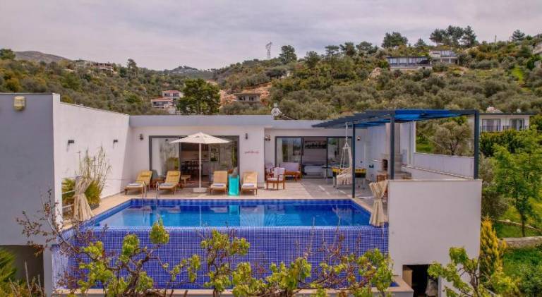 Fully equipped lovely villa with BBQ, hot tub & private pool | Pets are welcome in Antalya