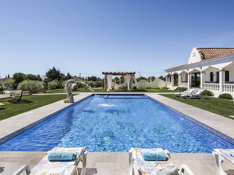 Villa  Tunes