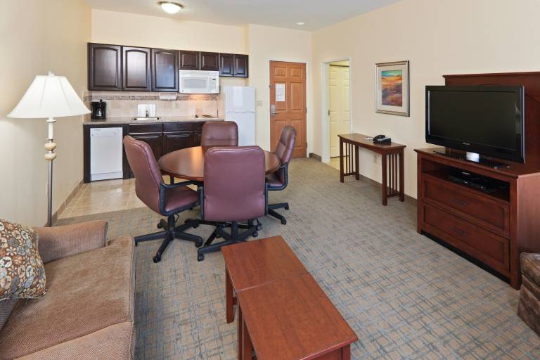 1 Bdrm Suite 1 Queen Conference Nonsmoke