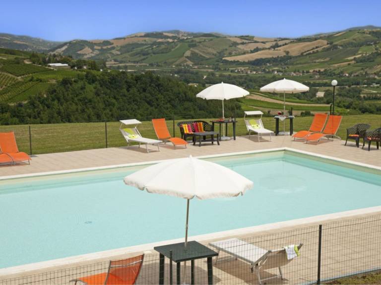 Vacation home with patio, barbeque & private pool — photo 2