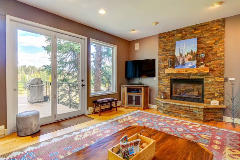 1 Mi to Ski Lift: Mtn-View Breck Home w/ Hot Tub! in Breckenridge, CO