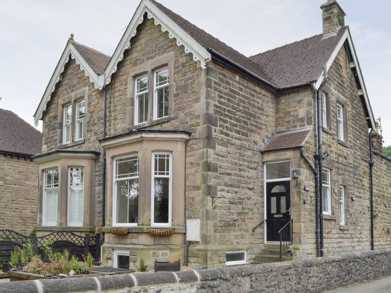 Children-friendly cottage with barbeque & yard | Dogs allowed in Bakewell