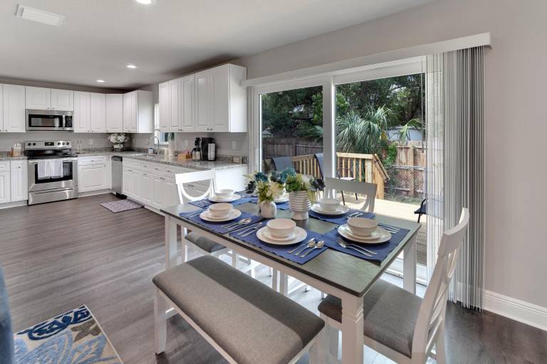 Vacation home with barbecue & yard — photo 4