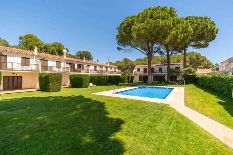 Villa with pool, garden & barbeque — photo 4
