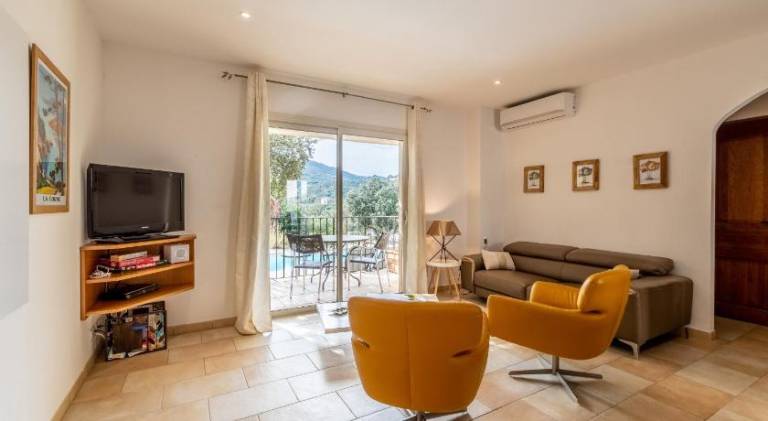 Child-friendly villa with garden, grill & private pool | Dogs allowed — photo 2