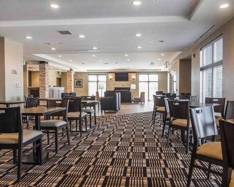 Quality Inn & Suites — photo 3