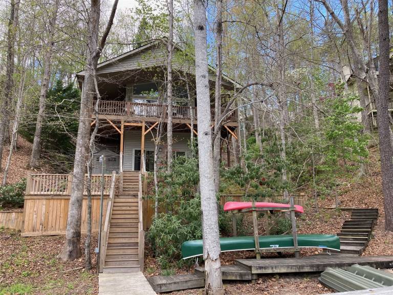 House with jacuzzi, pool & grill in Lake Lure, NC