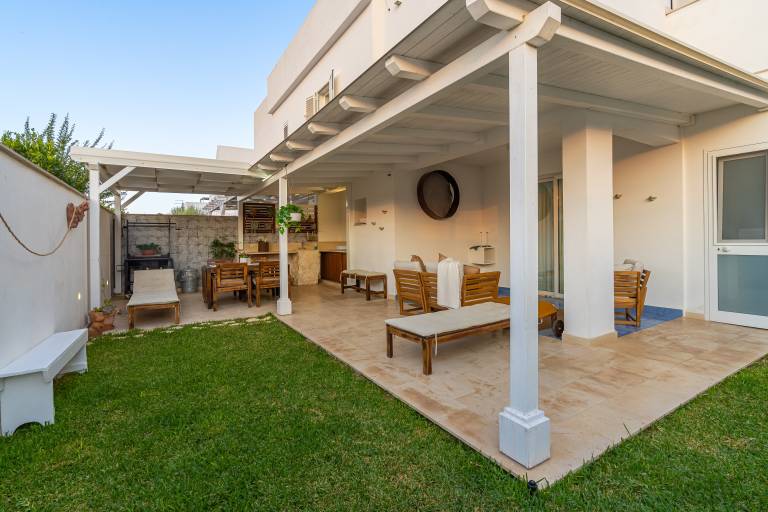 Beautiful rental apartment with barbeque, yard & terrace | Garden view | Dogs allowed — photo 5