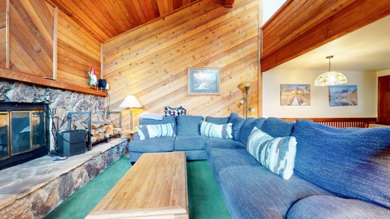 Family-friendly big condo with private pool | Pet-friendly in Mammoth Lakes, CA