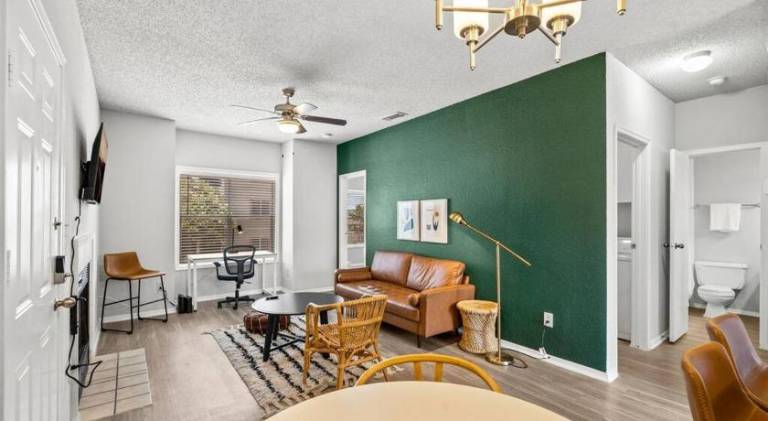 Apartment with pool — photo 2