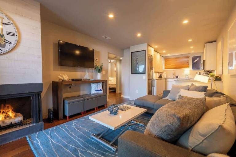 Condo  Naval Academy