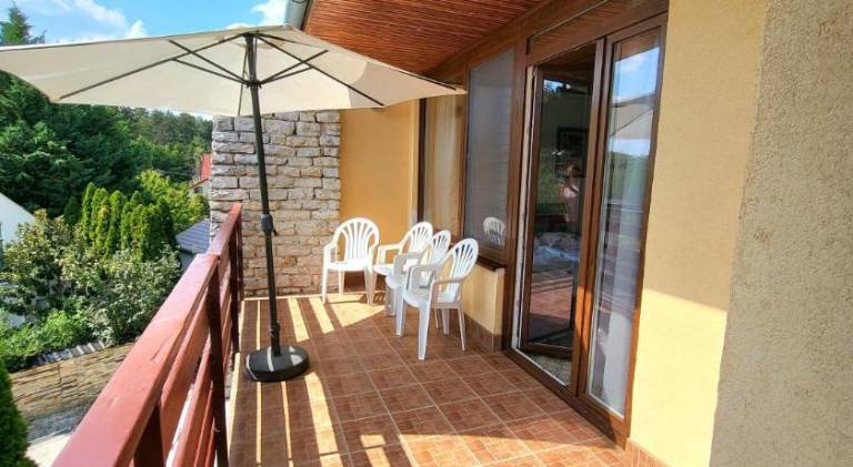 House with BBQ, patio & garden — photo 3