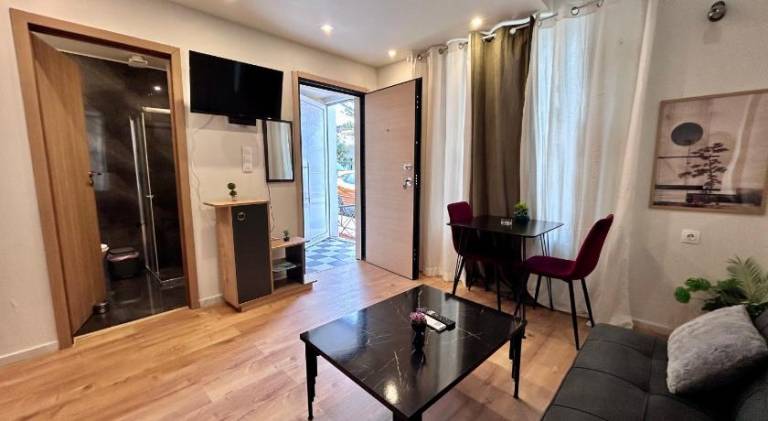 Holiday apartment with garden — photo 2