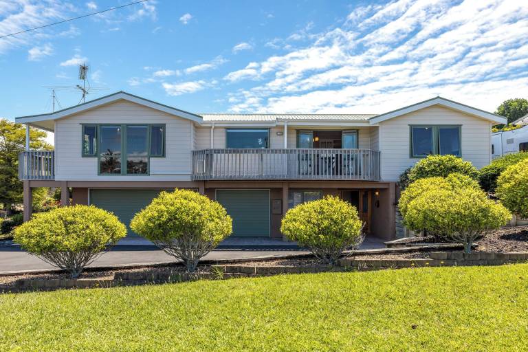 House  Surfdale