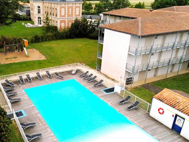 Holiday apartment with heated pool in Rochefort