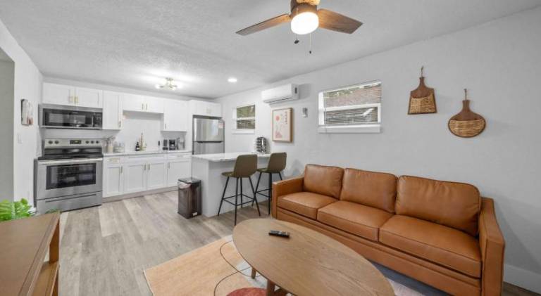 House with 1 room for 2 persons in Tampa, FL