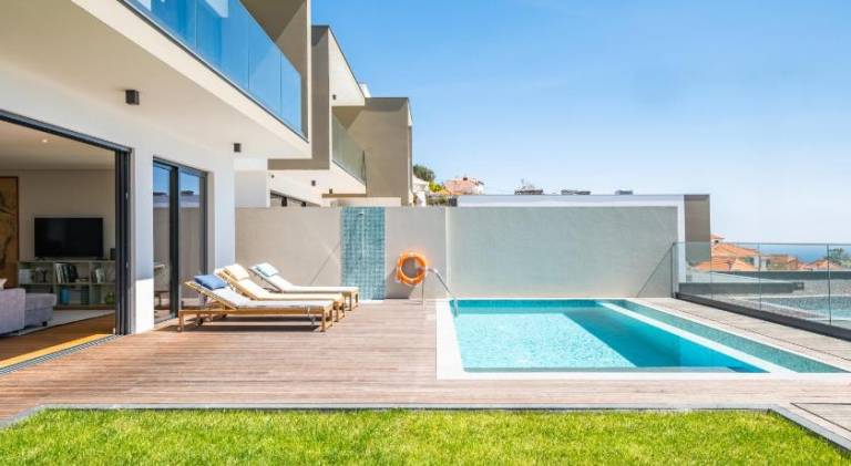 Fully equipped charming house with private pool, patio & garden | Pets allowed — photo 3