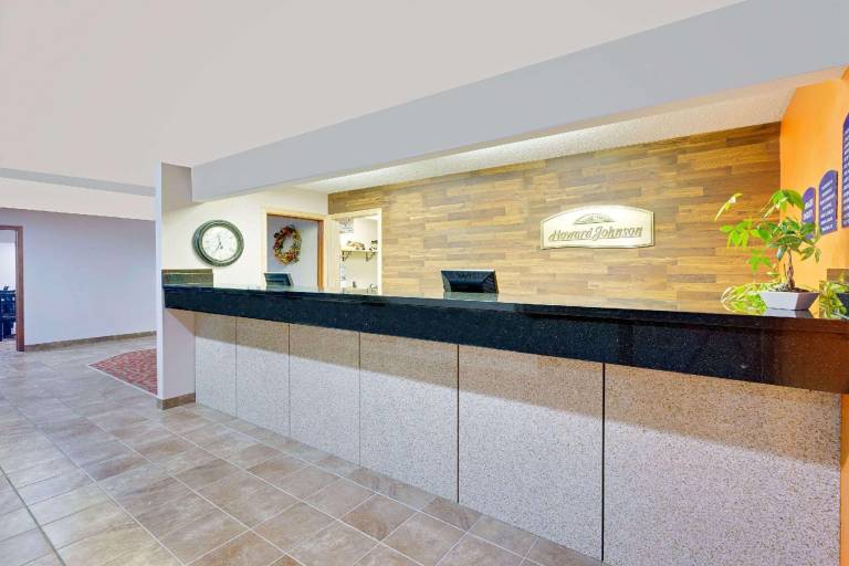 Howard Johnson by Wyndham Waterloo/Cedar Falls — photo 3