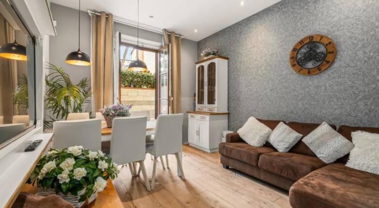 Apartment with patio & hot tub | Near Florence Cathedral in Santa Maria