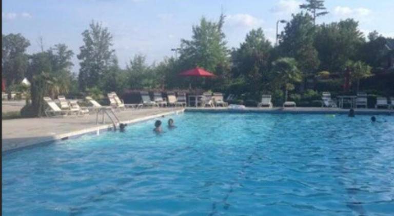 Ample vacation home with pool | Pets are welcome — photo 2
