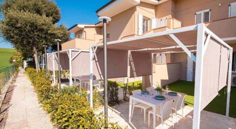Holiday apartment with terrace & yard — photo 5