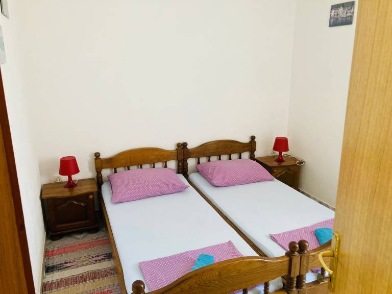 Apartment with pool, BBQ & patio — photo 3