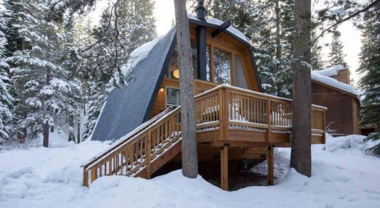 Fully equipped ample vacation home with BBQ, hot tub & pool | Good for workation | Pet-friendly in Truckee, CA