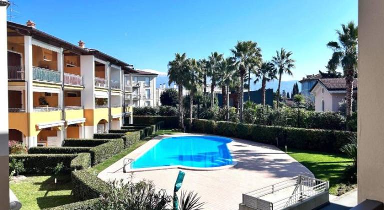 Holiday apartment with pool in Toscolano Maderno