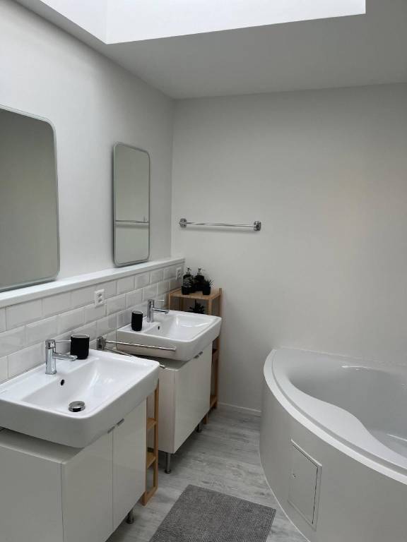 Vacation home with terrace & hot tub — photo 2