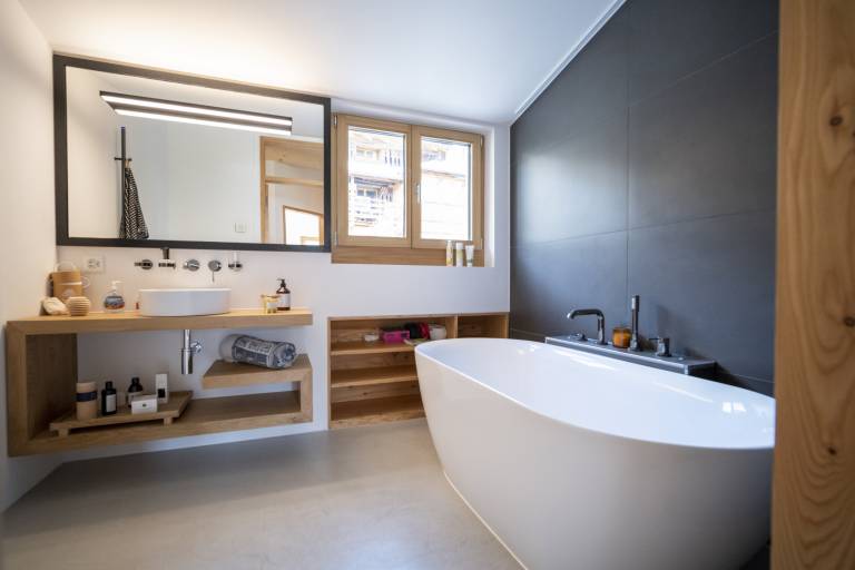 Chasa Bao: Luxuriöse neue 4.5-Zimmer-Dachwohnung mit Balkon und Aussicht in Sent — photo 4
