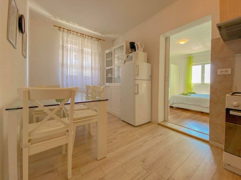 Apartment with 2 rooms for 4 persons — photo 3