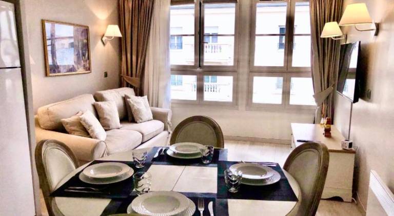 Serviced apartment with patio & pool — photo 4